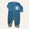 Macacão Plush Bolso Bordado Azul Jeans